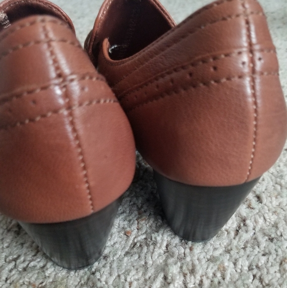 BareTraps Haydon Leather Heeled Booties - Picture 4 of 9
